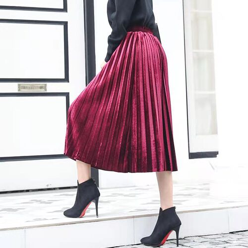 New gold velvet skirt for women in winter with sweaters to show slimming mid-long autumn and winter pleated skirt long skirt