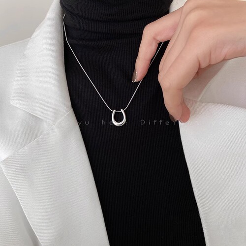 Golden Hoof Pendant Necklace for Women - 2025 New Arrival Light Luxury High-End Simple Sweater Chain Decorative Accessory
