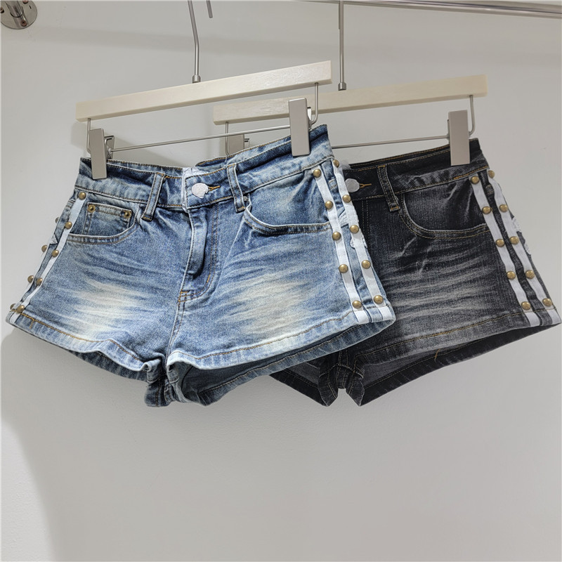 Pantalones Cortos de Mezclilla de Tiro Bajo con Bordado y Remaches para Mujer