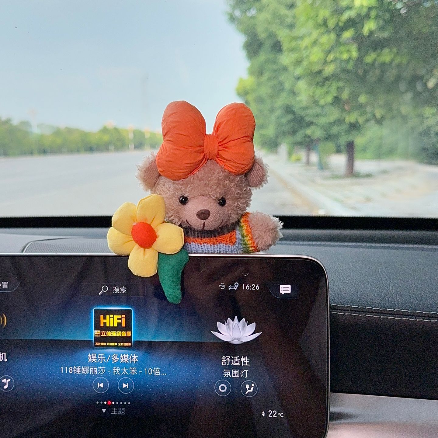 Cute pet ETC holder without card slot, doll for car dashboard screen, creative car interior decoration accessory