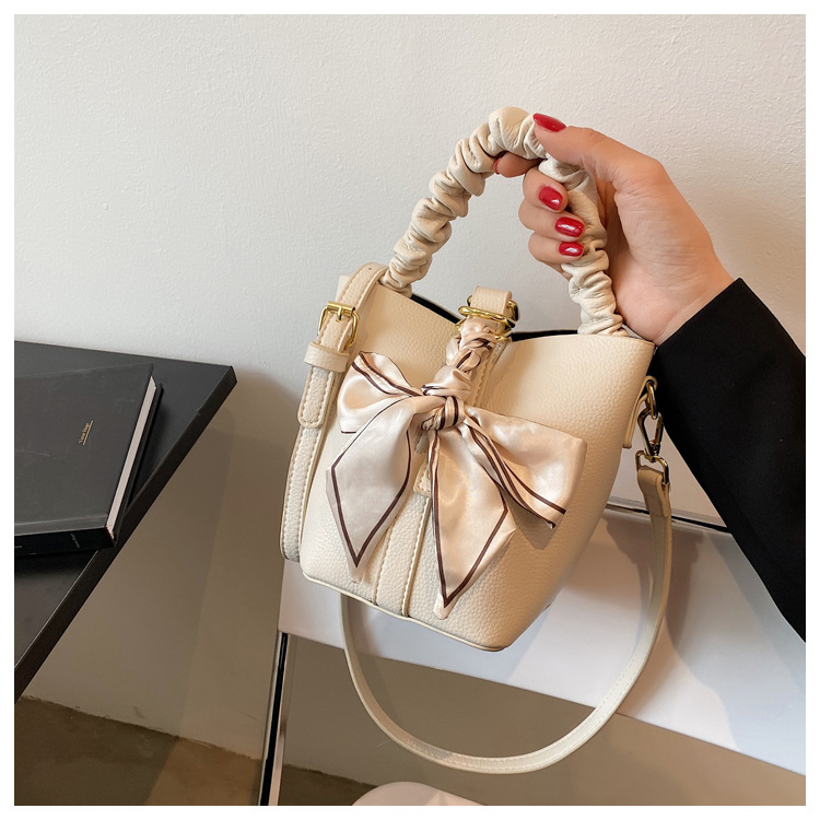 Korean Fashion Large Bow One-shoulder Diagonal Bucket Bag display picture 13