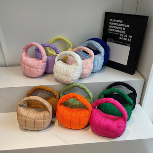 �ǹ�ɫ2025�¿�С��녶���n���ް������������q�޷���������