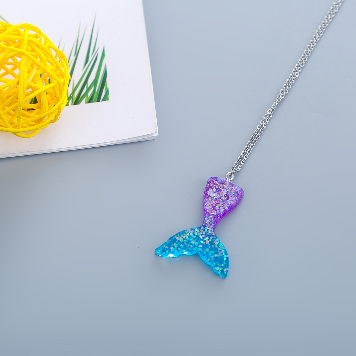 2021 collar de sirena deslumbrante gradiente de color de acero inoxidable COLLAR COLGANTE de cola de pez
