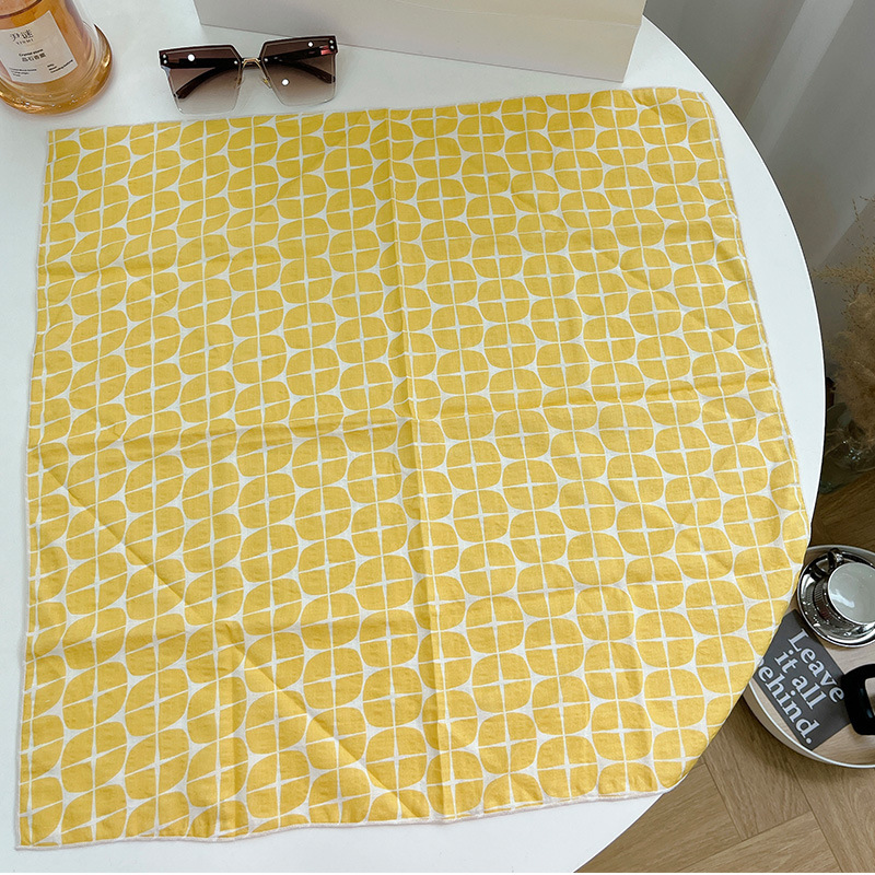 노란색 크로스 볼 작은 사각형