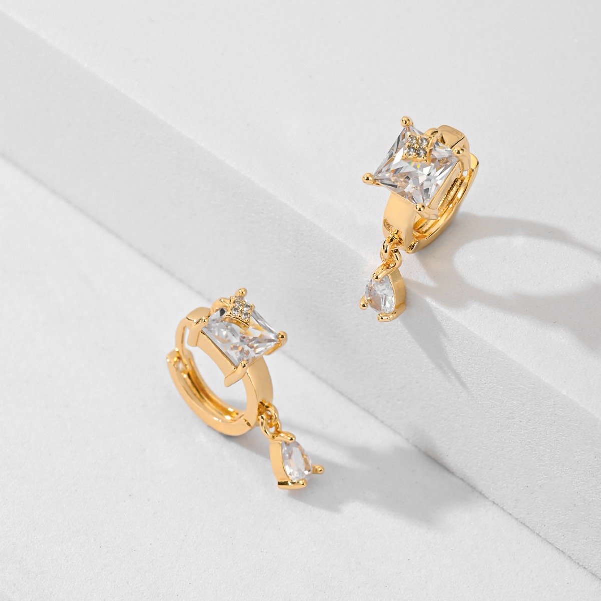 Selección transfronteriza Pendientes de circonio con incrustaciones Joyas Mujer 2024 Nuevos pendientes de moda Pendientes de cobre chapado en oro Joyas exquisitas