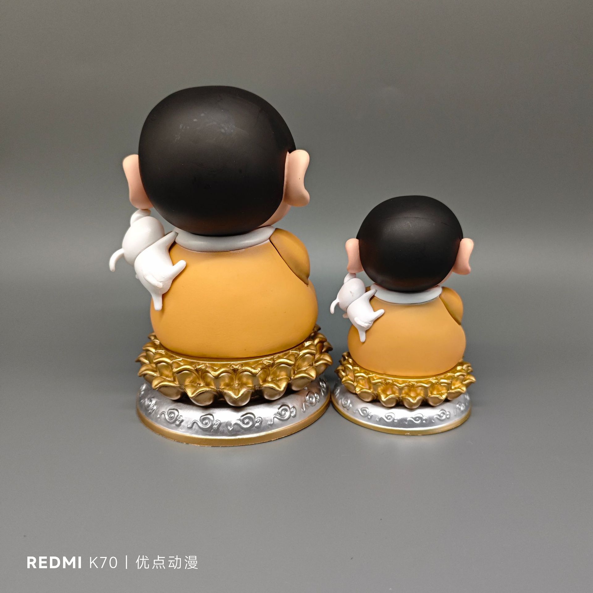 CRAYON XIAOXIN BUDDHA RUYI XIAOXIN 박스 핸드 헬드 자동차 장식품 인형 모델 도매 국경