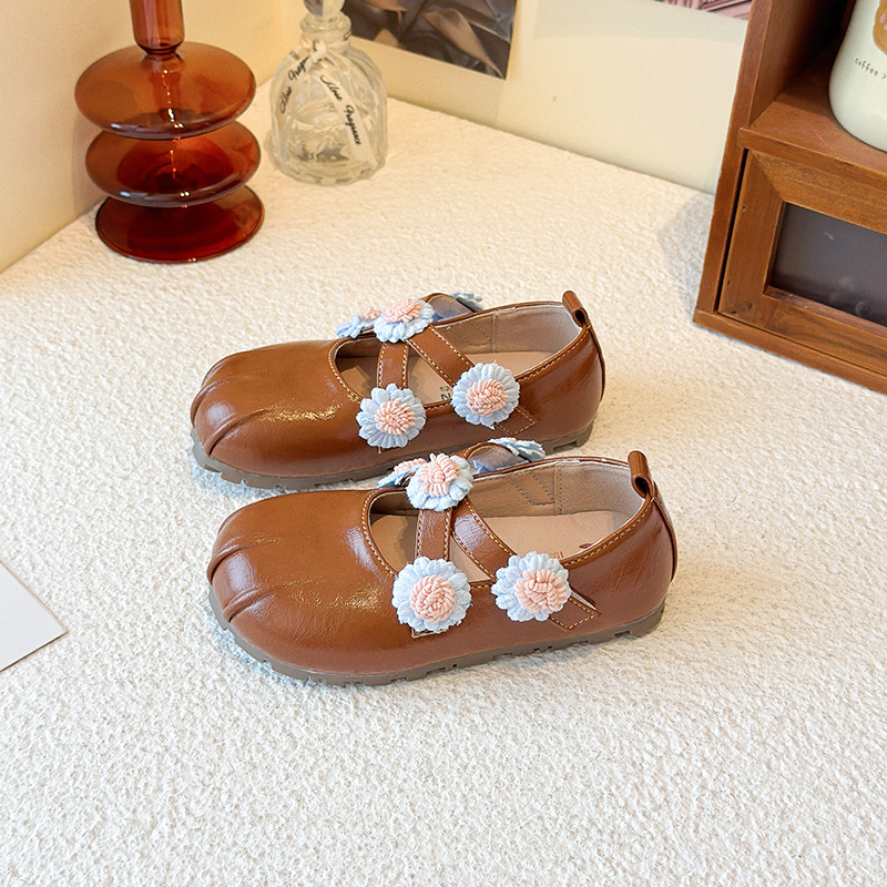 Zapatos de cuero de niñas niños lindos flores superficiales zapatos de primavera y otoño 2026 nuevos zapatos de princesa extranjera zapatos de espectáculo de niñas