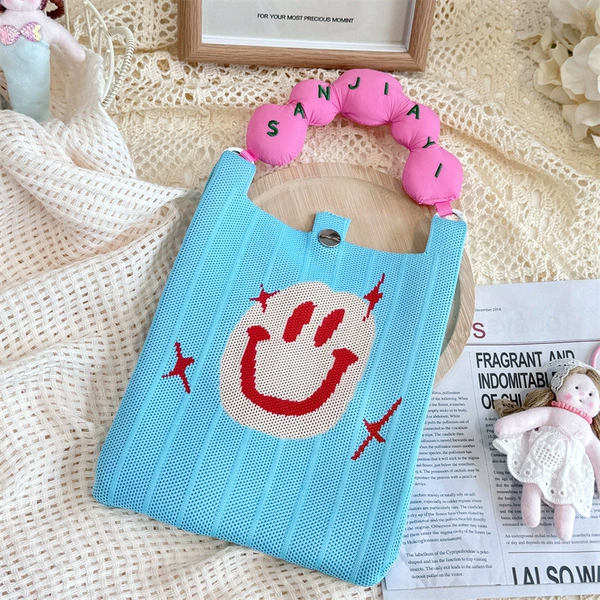 Cute handle, straps