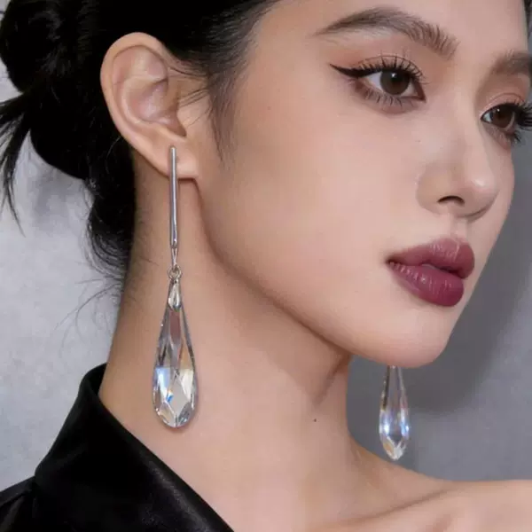 Water Drop Pendant Earrings for Women, Unique and Beautiful, Stylish Earrings, 2026 New Hot Style, High-End Long Earrings