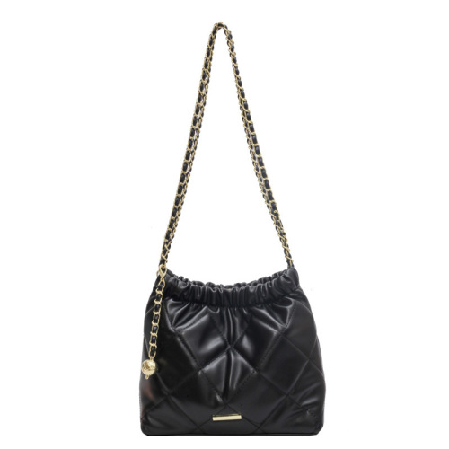 The popular chain bag for women in , stylish and casual, with a honeycomb pattern for commuting, online red single-shoulder bucket bag.