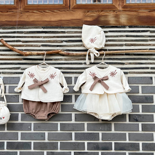 Korean version of children's clothing, spring and autumn new style, baby girl, embroidered slanted waistcoat, one-piece romper, baby robe