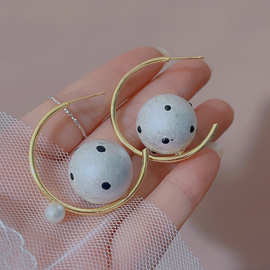夸张波点珍珠大耳圈耳环2024新款小众设计感耳钉气质独特耳饰批发