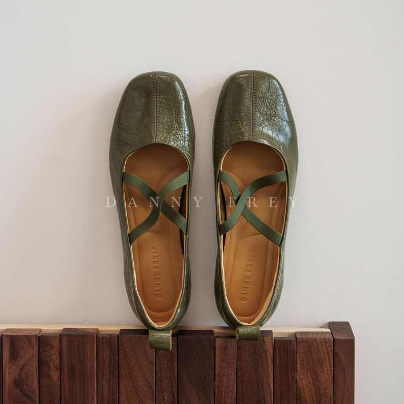 3C soft leather Mary Jane shoes with a gentle, artistic style, cross elastic straps, square toe, and soft soles that don't tire the feet 3C soft leather Mary Jane shoes with a gentle, artistic style, cross elastic straps, square toe, and soft soles that don't tire the feet