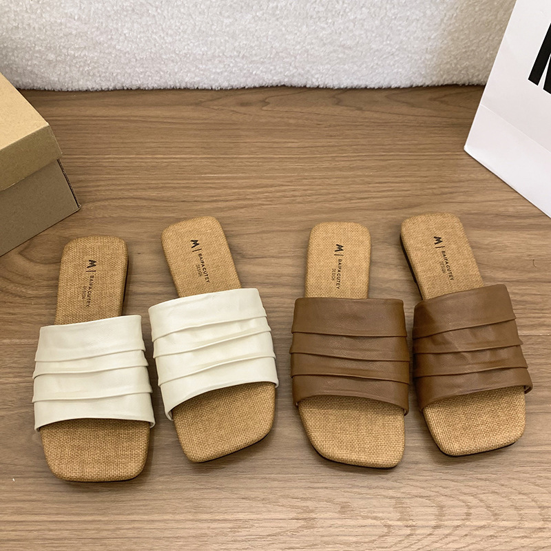 2026 New Spring/Summer Stylish French-Style Flat Soft-Soled Light Luxury Beach Versatile Dress Slip-On Sandals