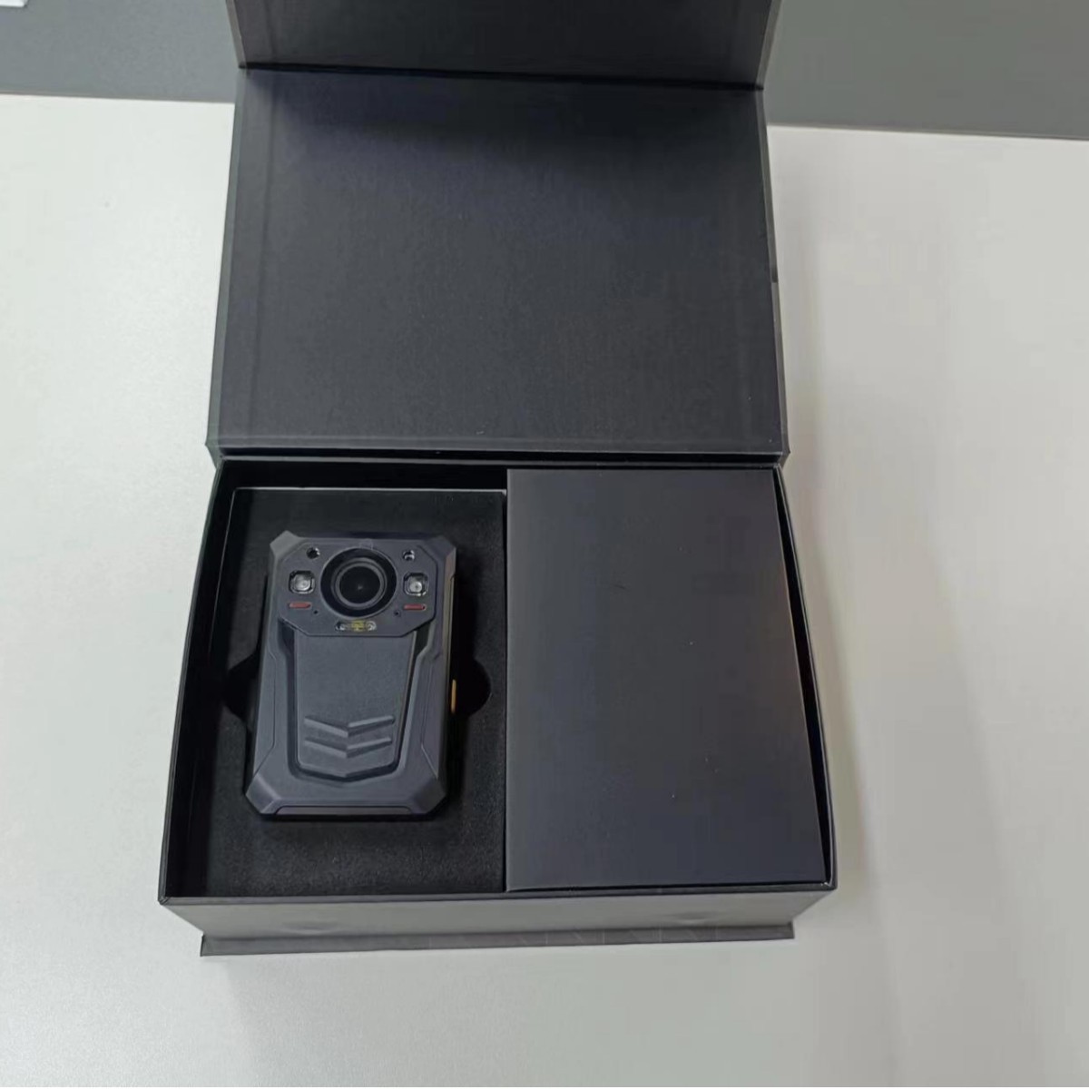 肩夹记录仪 一键音视频采集红外摄像头 防水防震2寸显示屏菜单按