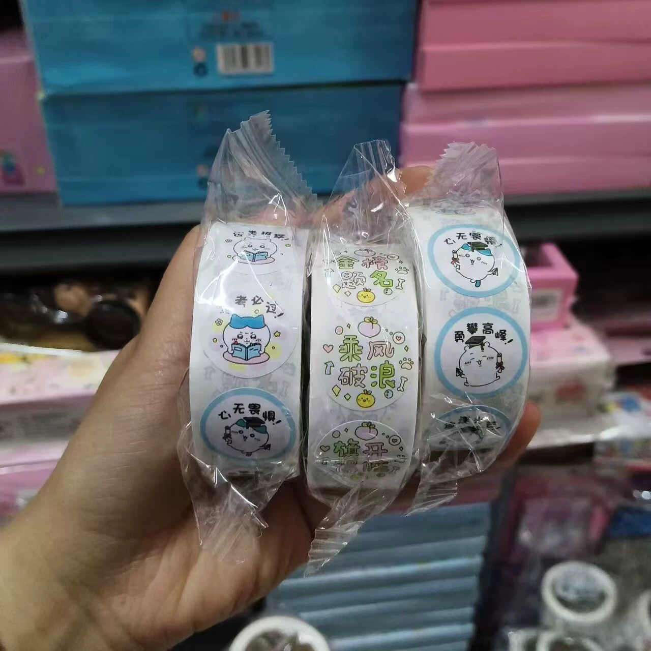 Стикерплот (Sanrio) милый карикатурный бумажный скотч — декоративная канцтовары, 500 наклеек на рулоне
