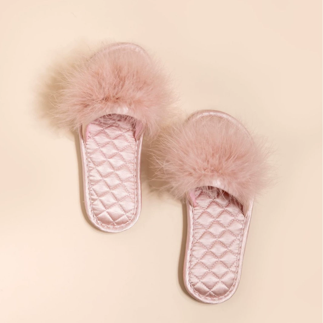 Утренний халат, тапочки, волосатые свадебные высокие чувства