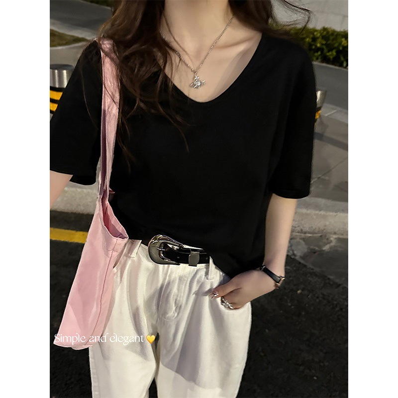 白いU襟の肩の半袖のtシャツの女性の夏の2025新型のゆったりした純色の底のシャツの中にギャルの上着を掛けます。|undefined