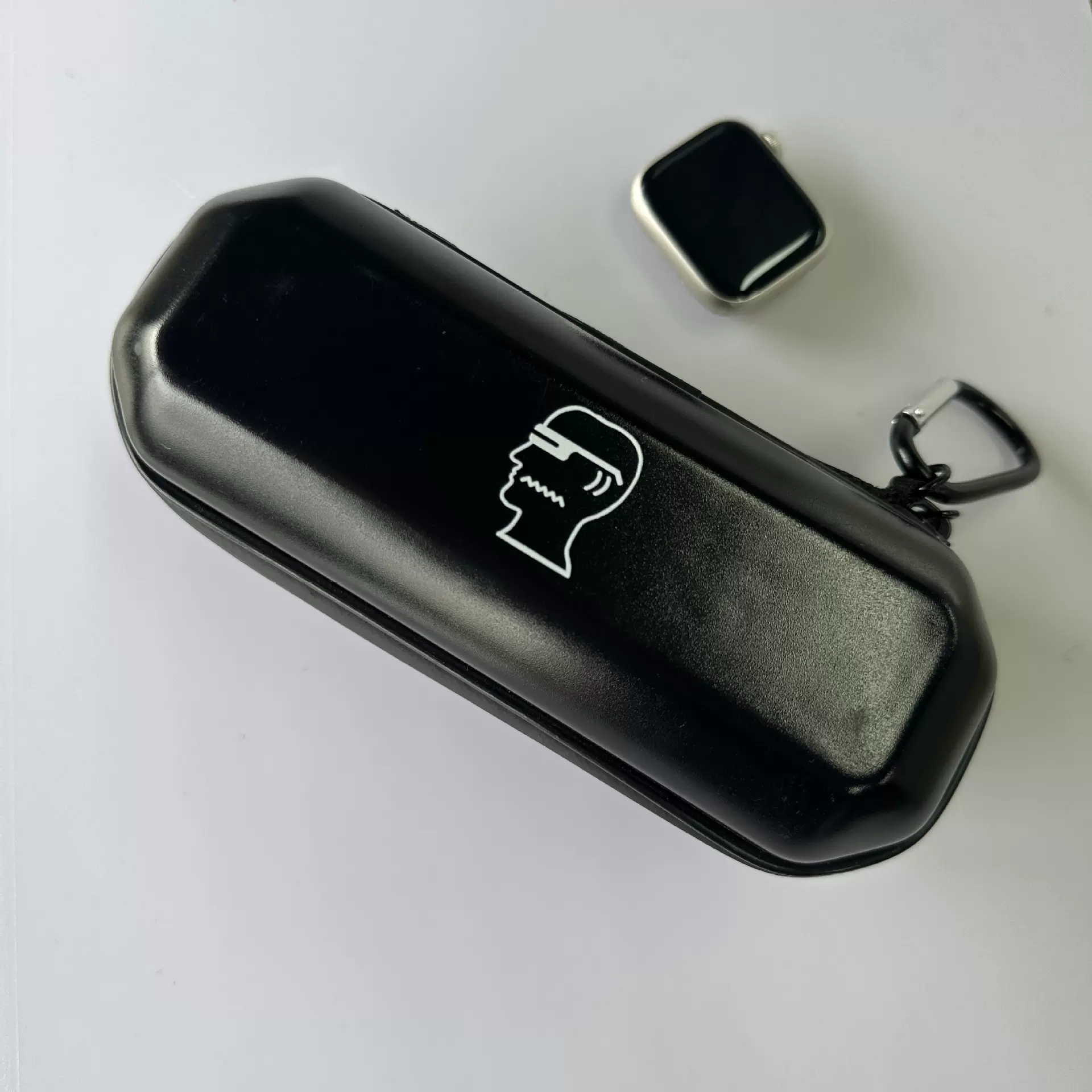 厂家新蓝牙创意便便按键钥匙扣小方包出行必备眼镜包多功能收纳包