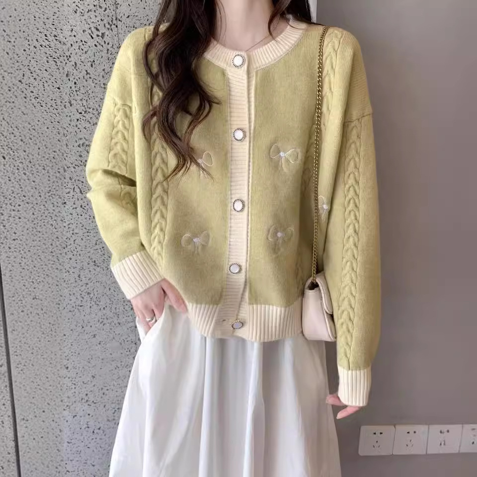 24 Dongpuyuan nuevo suéter de punto de moda coreano de cuello redondo de manga larga arco de color multi-botón