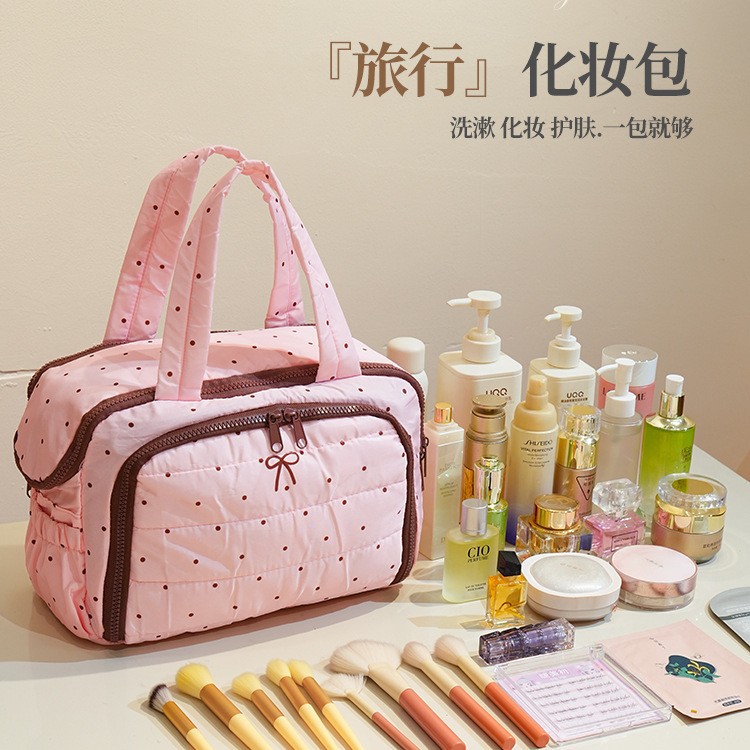 Large-capacity makeup bag, portable, new style, with a chic and minimalist design, perfect for travel and business trips, offering ample storage space