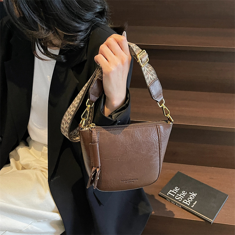 轻奢女包2025新款时尚百搭韩系黑色洋气爆款女士单肩斜挎包饺子|undefined