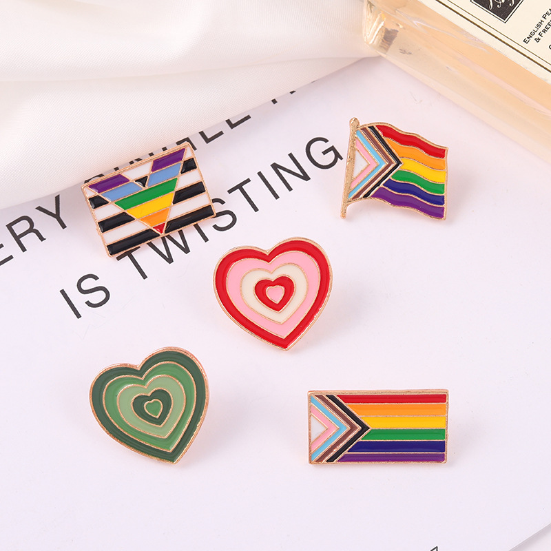 Daily Occasion Alloy Material Flag, Heart Shape Pattern Unisex Gender Simple Style Pin Flag Heart Shape Alloy Enamel Stoving Varnish Unisex Brooches