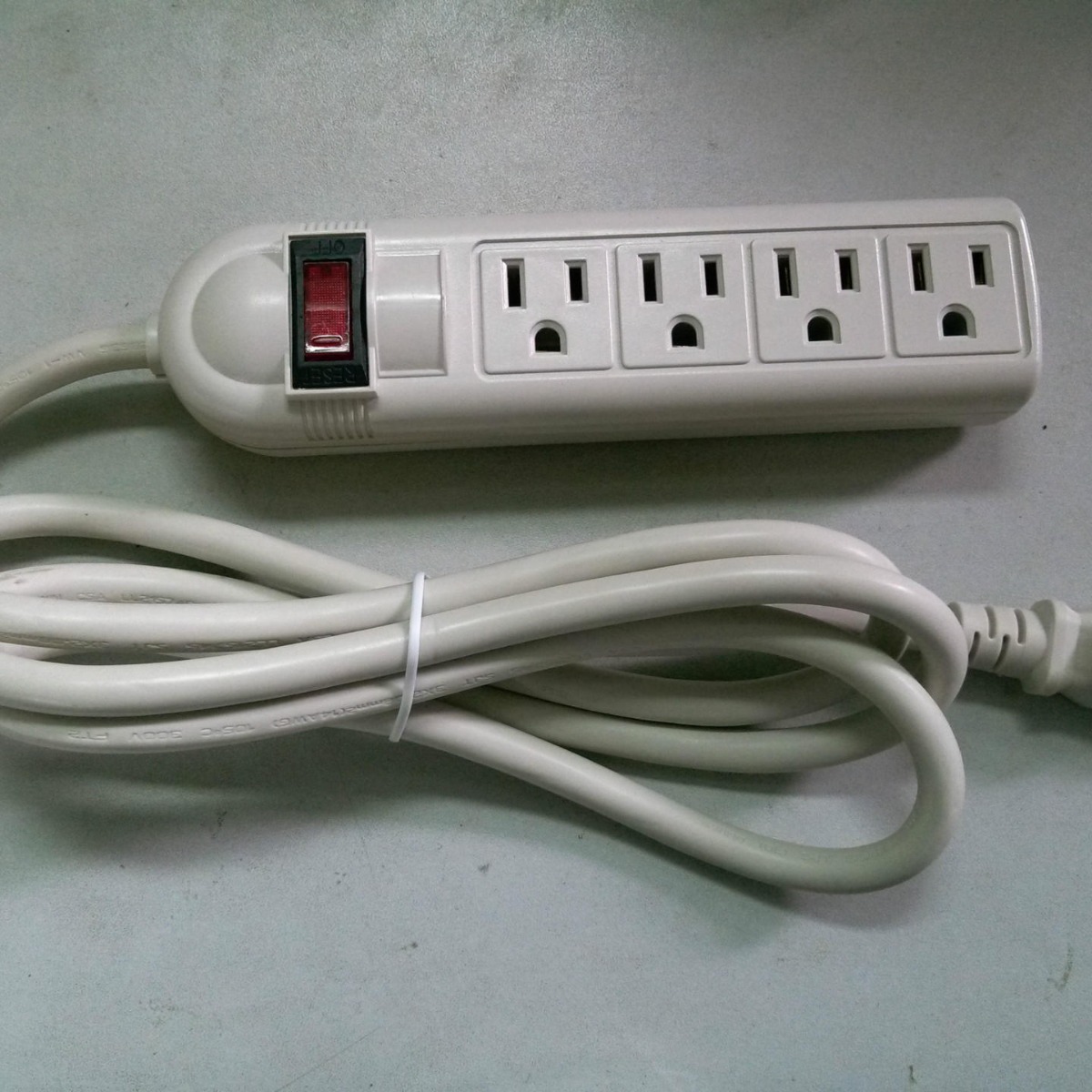 供应认证美式多功能四联排插座