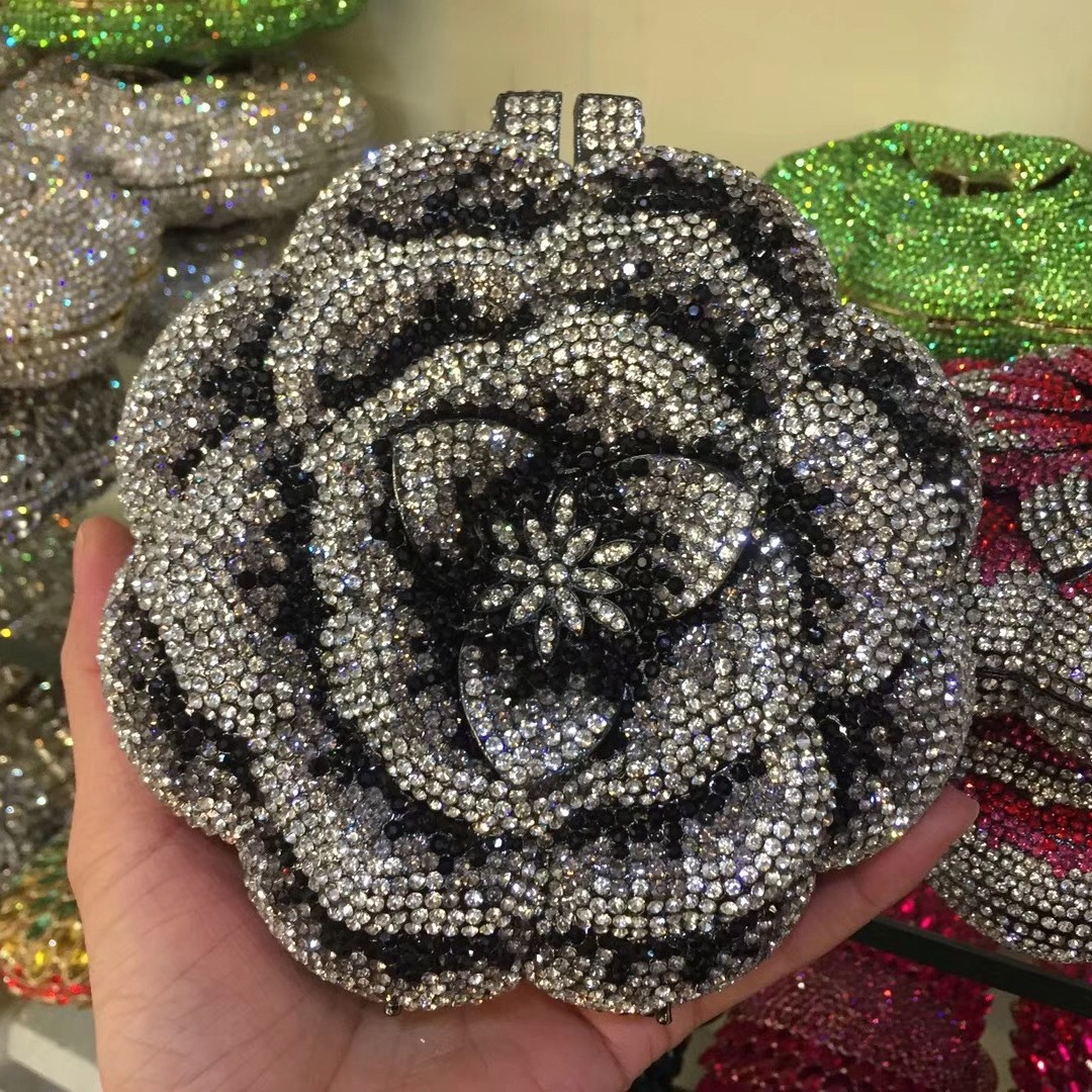 Seleccione estrictamente bolso de mano de flores con diamantes para banquete de boda europea y americana flor estereoscópica bolso de mano de mujer