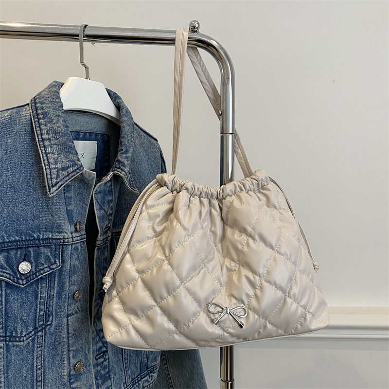 Bolsa de mano esponjosa acolchada moda Argyle mochila suave bolso acolchado adecuado para la escuela para trabajar comprar 2024 nuevo