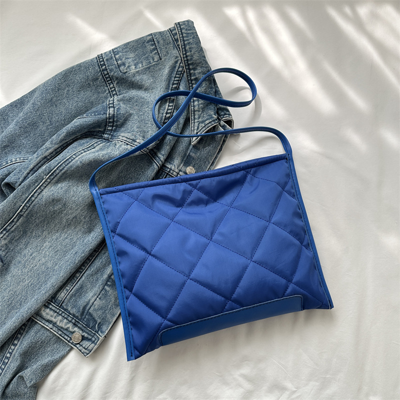 Bolsa de hombro de color sólido simple y de gran capacidad para mujeres otoño y invierno 2024 nuevo estilo versátil bolso de mano casual