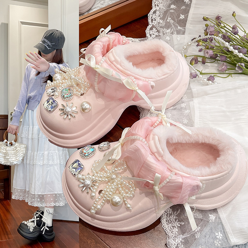 Pearl bowknot clogs for women, winter fleece-lined thick-soled height-increasing cute rhinestone outdoor cotton slippers Pearl bowknot clogs for women, winter fleece-lined thick-soled height-increasing cute rhinestone outdoor cotton slippers