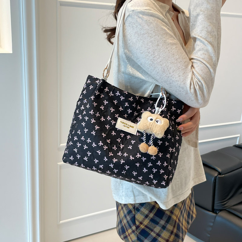 Bolso de tote 2025, primavera y verano, nuevo tipo de bolso de hombro, moda, bolso de mano, bolso de viaje de estilo extranjero para mujeres.