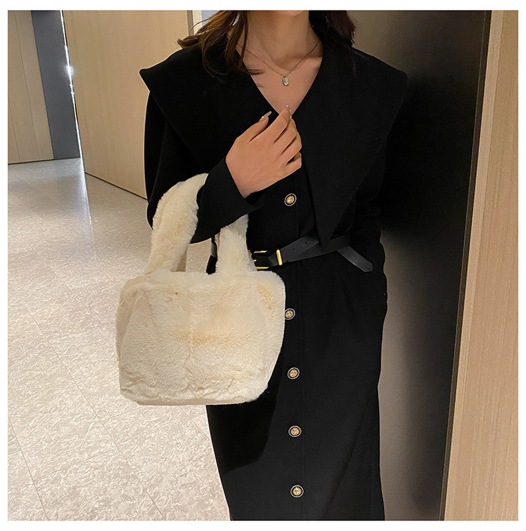 New handbag for women in 2024 with a high-end feel, solid color plush bag, fashionable and versatile handbag, cute_voghion.com