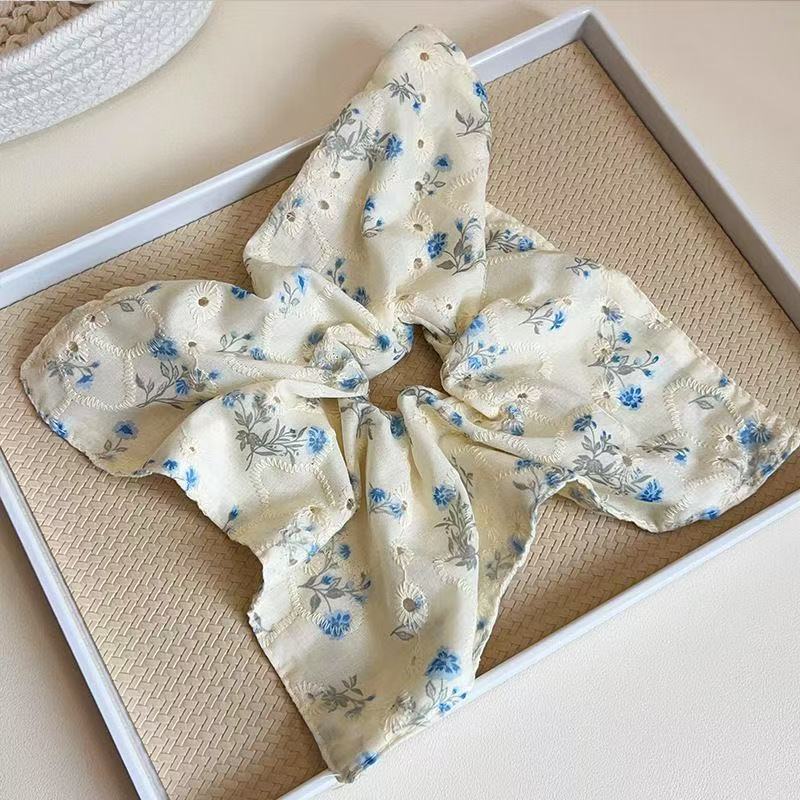 5679 사각 스카프 - 파란색 작은 꽃 자수 (26cm)