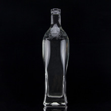 工厂价供应晶白料洋酒瓶 vodka伏特加空玻璃瓶 木塞口厚底白酒瓶