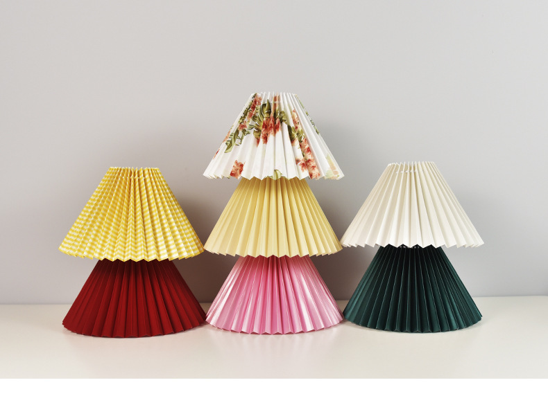 Nordic-style pleated table lamp