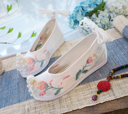 Rabbit Fairy Chinese folk dance shoes new antique hanfu female shoes embroidered shoes collocation increased bow shoes become warped head costume students