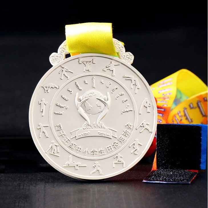 Fábrica en stock creativo en blanco maratón medalla conmemorativa sexo opuesto juegos de lámina de oro medalla de metal personalización