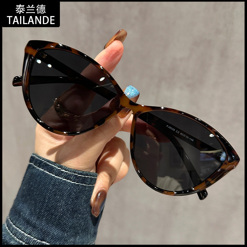 PJ9038复古摩登猫眼墨镜女混批电商热销款夏季显瘦超轻偏光太阳镜