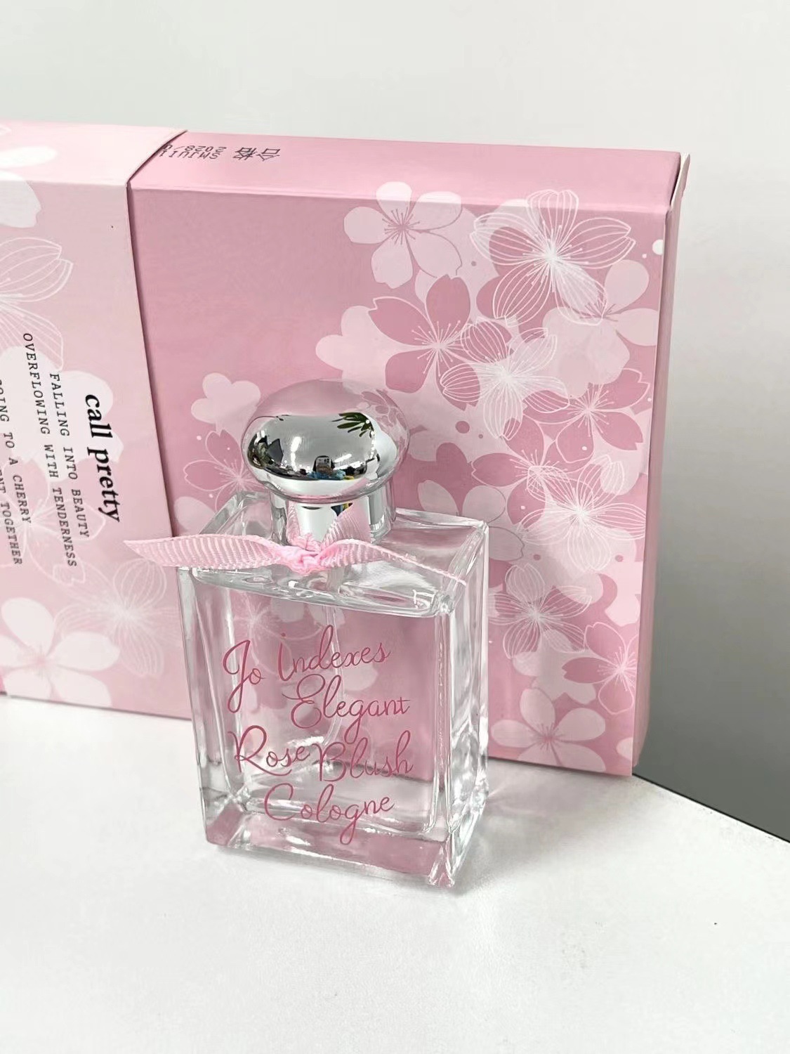 Wind around the cherry blossom fragrance perfume gift box