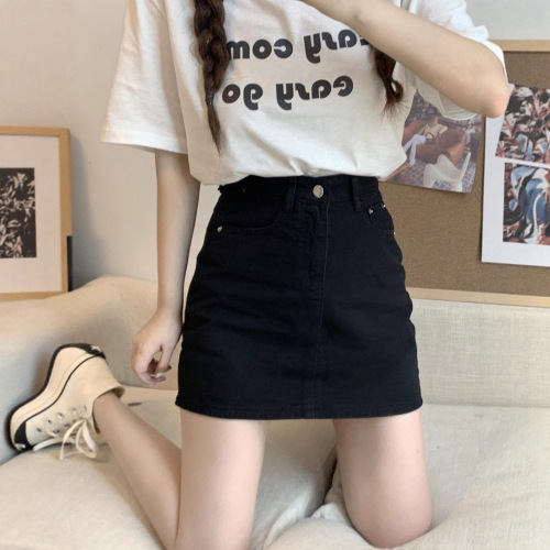 Light-colored denim shorts for women, 2025 summer, Korean style—irregularly ripped, wide-leg, high-waisted, loose-fitting A-line hot pants, trendy.