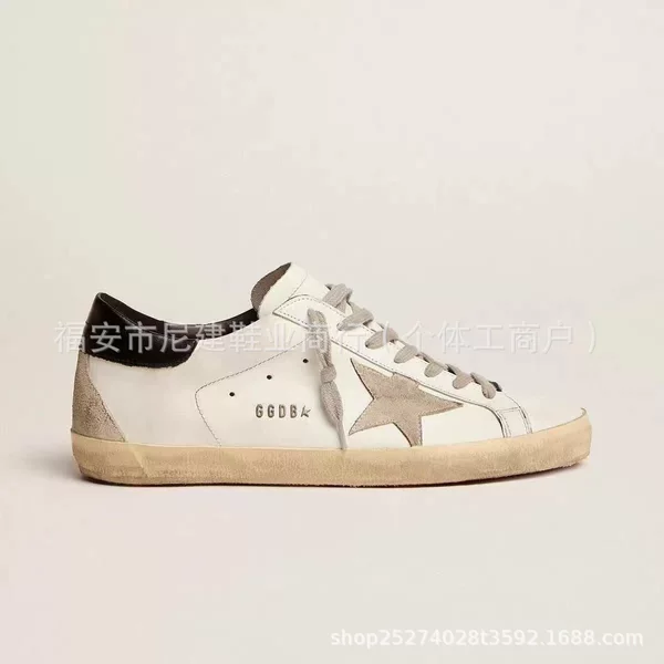 Classic and versatile Korean casual sneakers, unisex, with a distressed look, star design, and hidden heel, made of dirty-looking cowhide, white sneakers