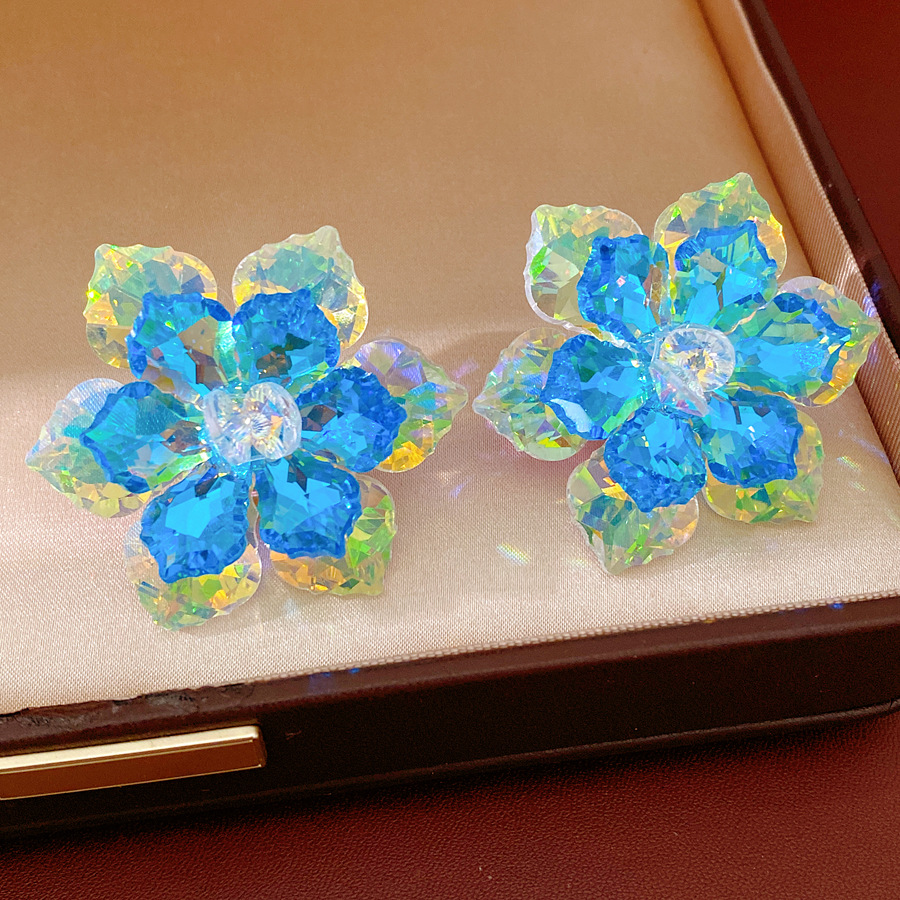 Accesorios de vacaciones de agujas de plata pernos de flores de vidrio color ultra brillante personalidad pendientes de viento ligero lujo alta sensación auriculares al por mayor image 10