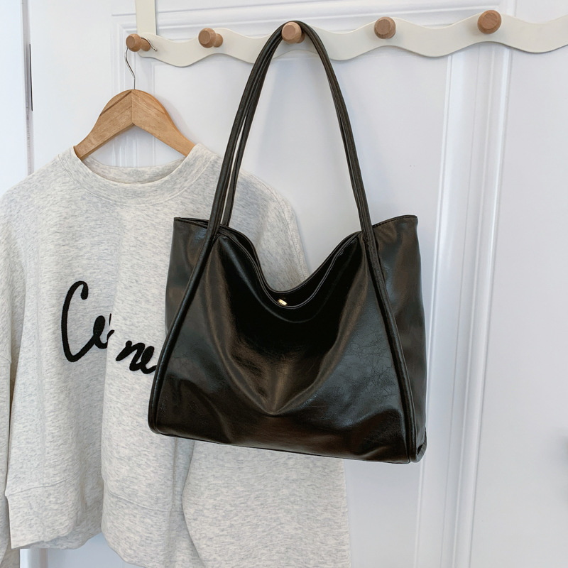 Bolsa de brazo de gran capacidad para mujeres 2024 nuevo otoño de textura superior nicho de viaje bolso de hombro para mujeres