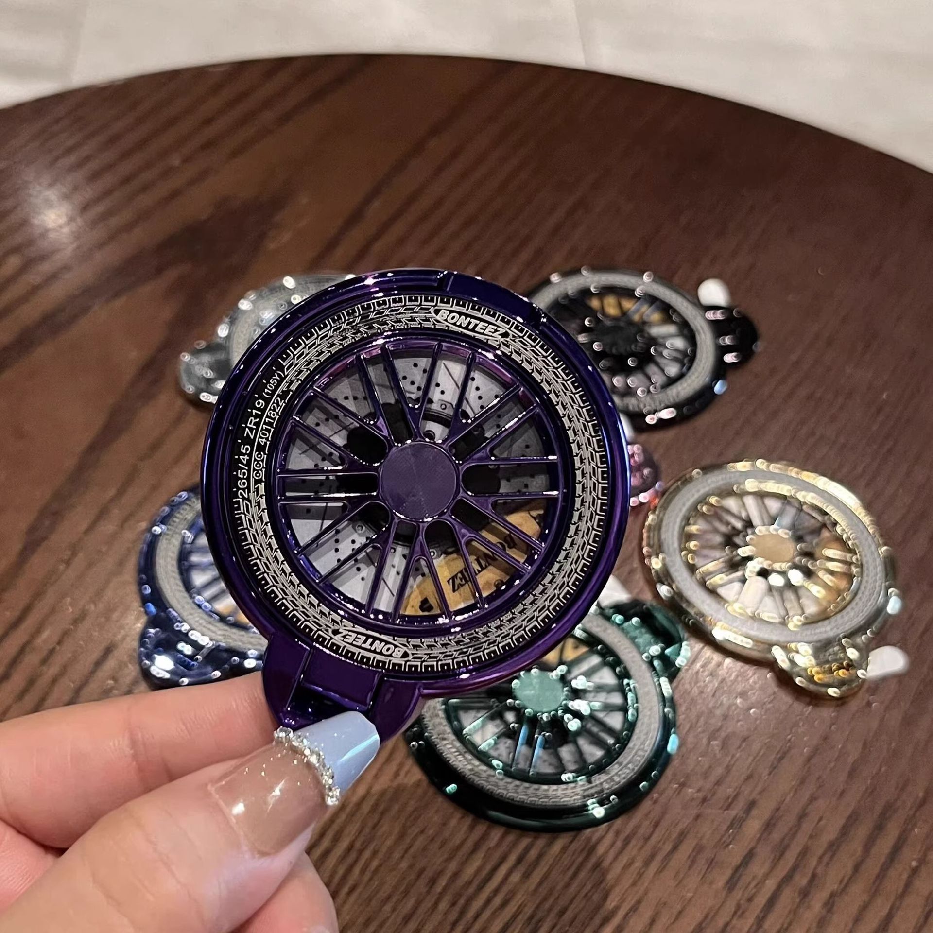 Soporte giratorio para teléfono con giroscopio adhesivo adhesivo adhesivo trasero de descompresión adhesivo adhesivo en la parte posterior de la carcasa del teléfono adhesivo potente hebilla de plástico