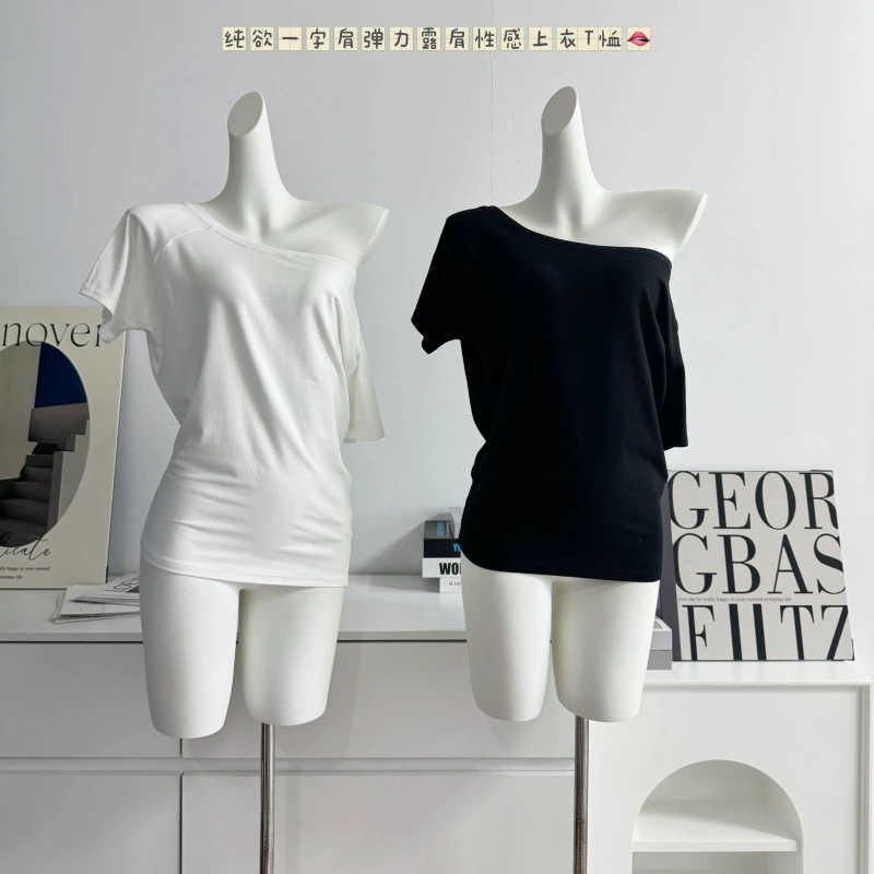 Чжан Цзиньи та же черная свободная повседневная футболка с короткими рукавами