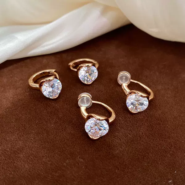 Unique design with a high-end feel, exquisite temperament, versatile single diamond ear clip, light luxury fashion champagne geometric round ear buckle