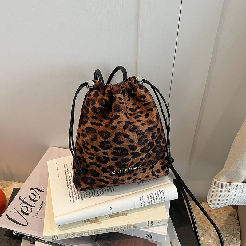 2024 New Leopard Print Mobile Phone Bag Fashionable Versatile Drawstring Small Bag Single Shoulder Crossbody Bag Street Trend