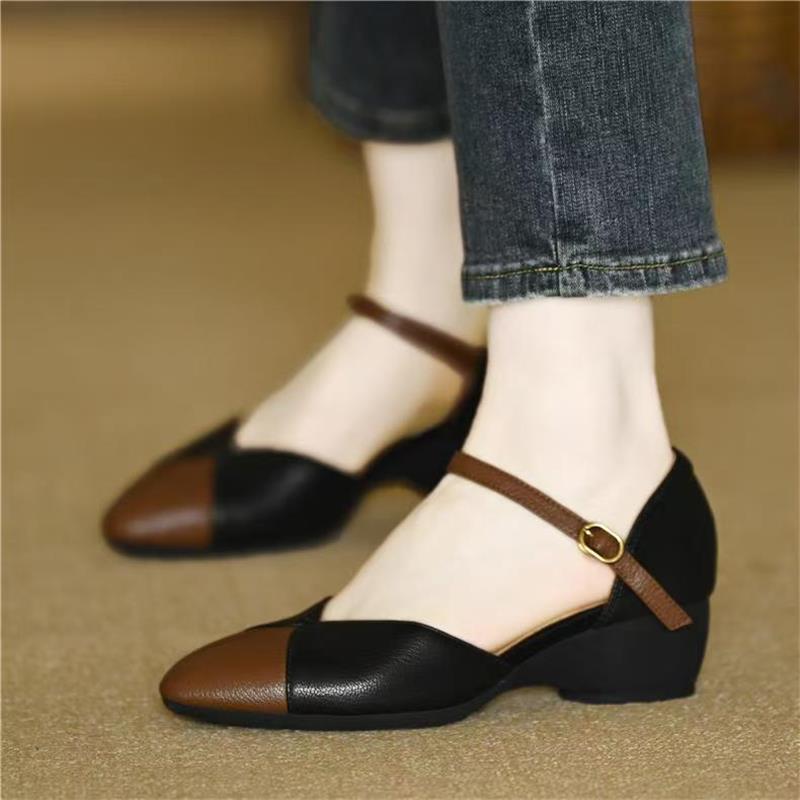 Baotou坡 tacon sandalias de cuero suave hueco zapatos de jaula de cerdo 2026 nuevo tacones de primavera y verano de color combinado zapatos romanos versátiles